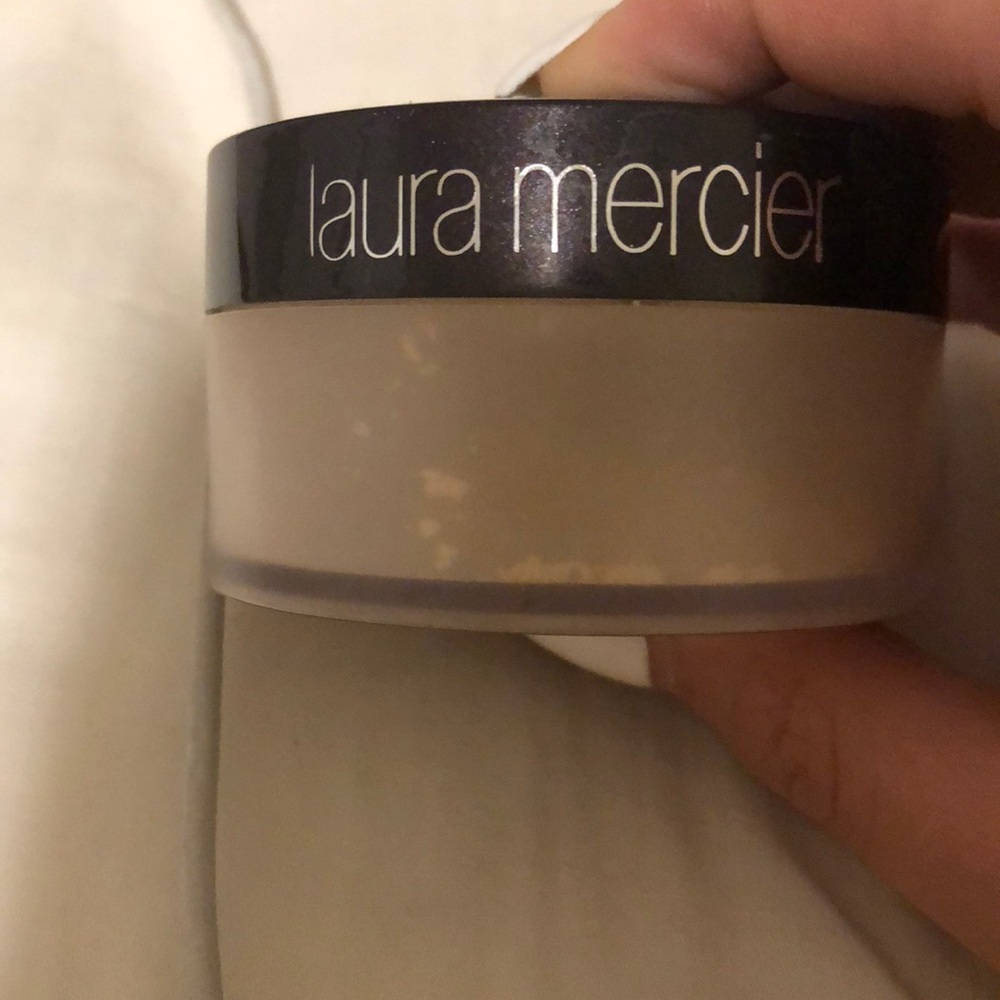 LAURA MERCIER TRANSLUCENT POWDER